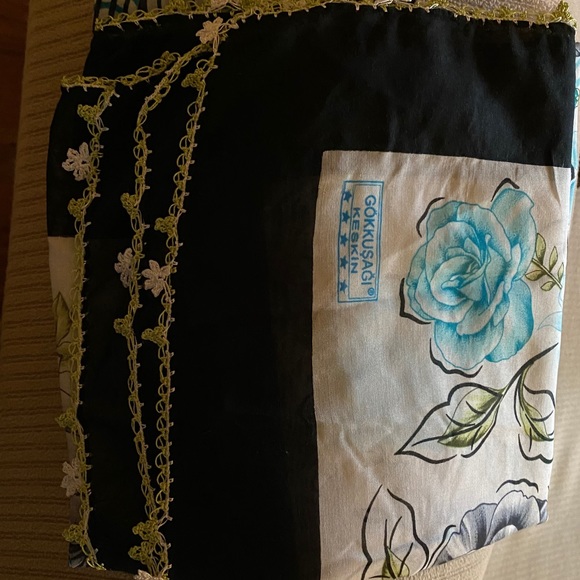 Beautiful scarf from Bulgaria - Picture 9 of 10